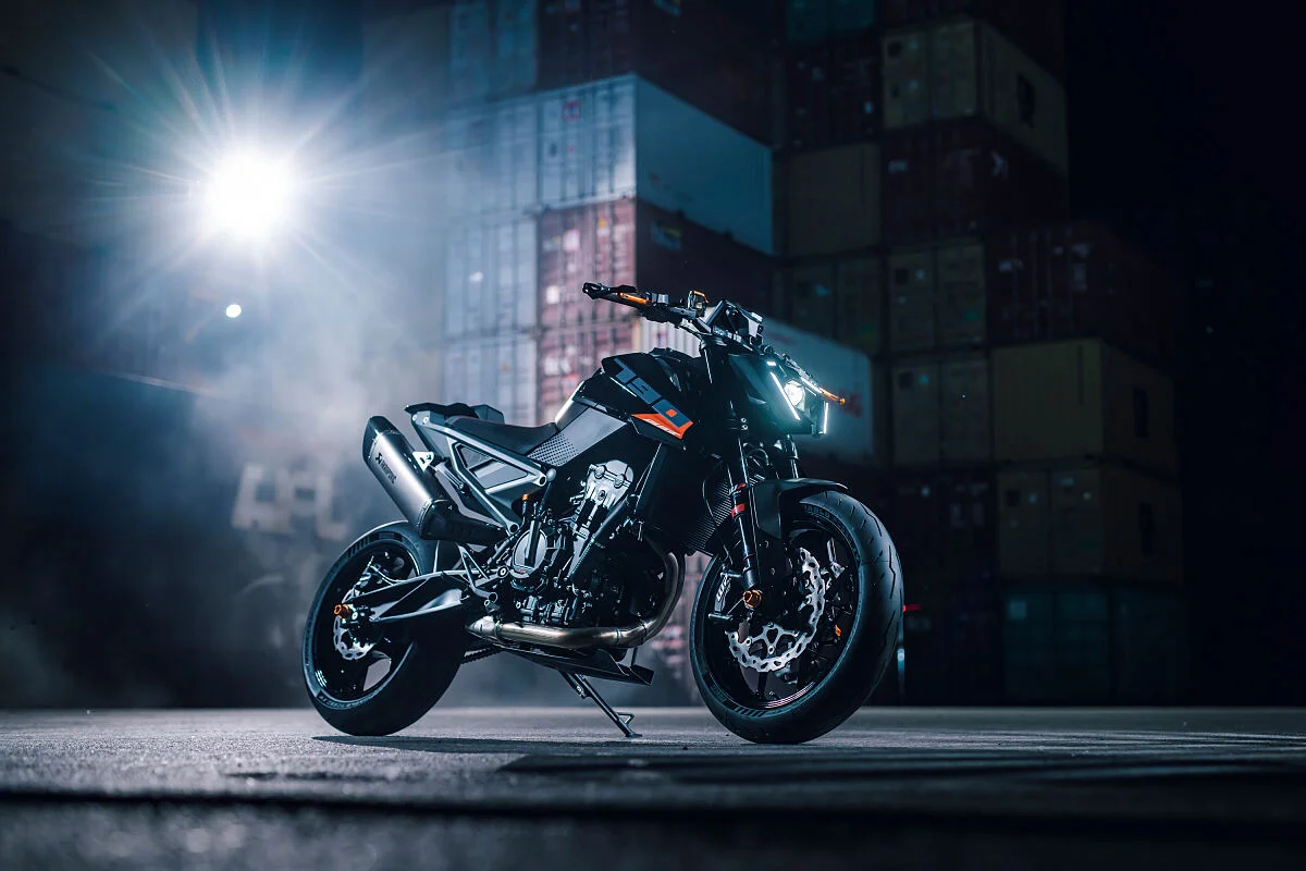 2027 KTM 790 Duke kokpit görünümü