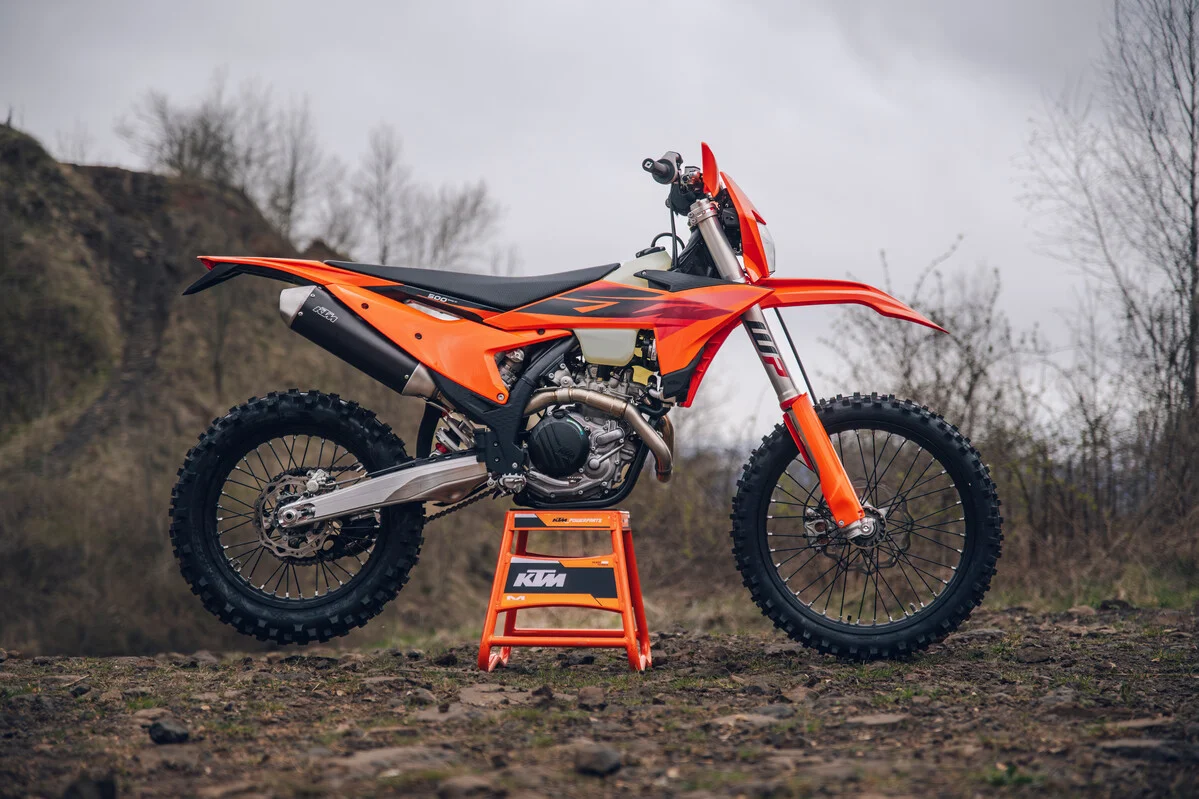2027 KTM Enduro detay çekim